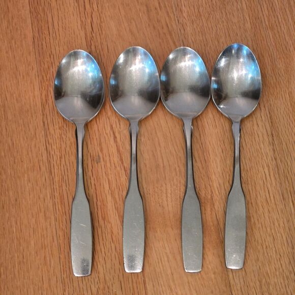 Oneida Community PAUL REVERE Stainless 4 OVAL SOUP SPOONS Flatware 6 7/8" - Picture 1 of 3